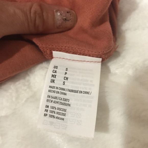 AE SOLID COLORED TENCEL BOYFRIEND SHIRT🍑(NWOT) - Picture 3 of 4